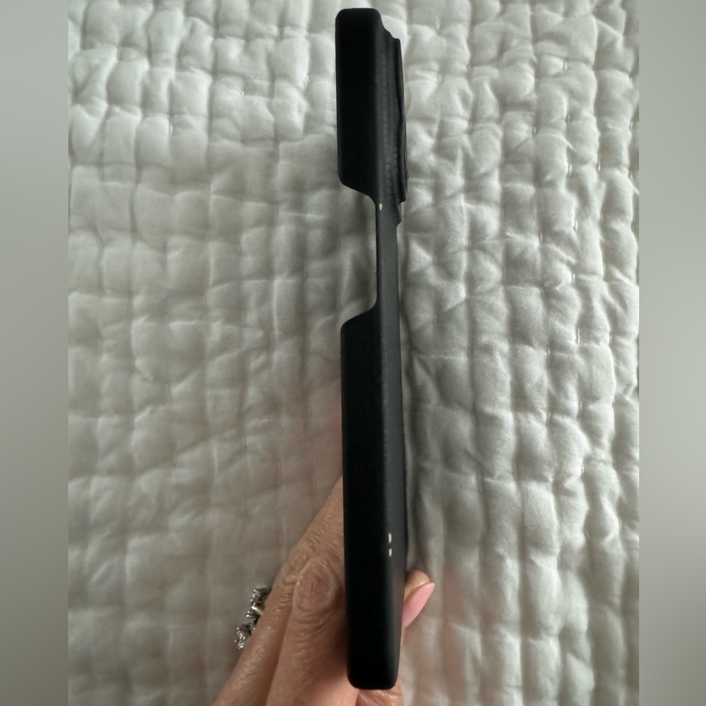 iPhone 15 Pro Latercase - Picture 5 of 5
